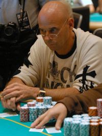 Guy Laliberté di certo investe meglio di quanto non giochi